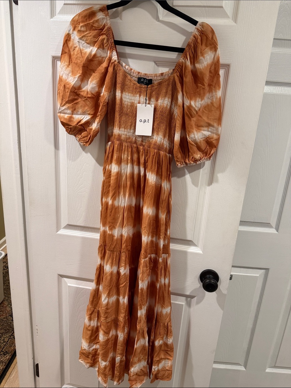 Puff-Sleeve Tie-Dye Maxi Dress in Rust and White